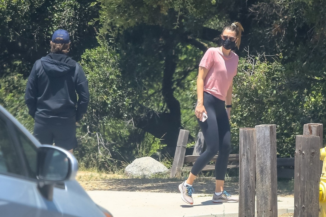 *EXCLUSIVE* Maria Sharapova takes her new beau Alexander Gilkes for a hike in Malibu