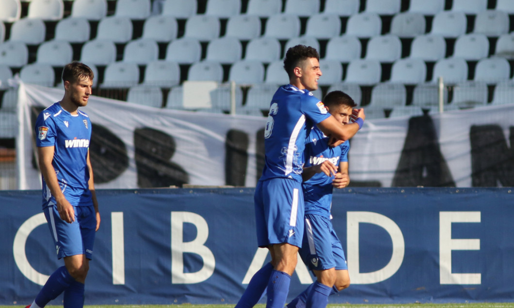 Alex Pașcanu și Ion Gheorghe, după golul marcat de mijlocaș cu Dinamo / Foto: Sport Pictures