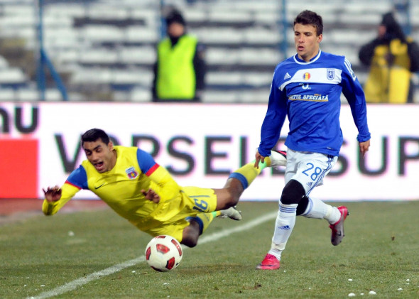 FOTBAL:UNIVERSITATEA CRAIOVA-STEAUA BUCURESTI 0-1,LIGA 1 (27.02.2011)