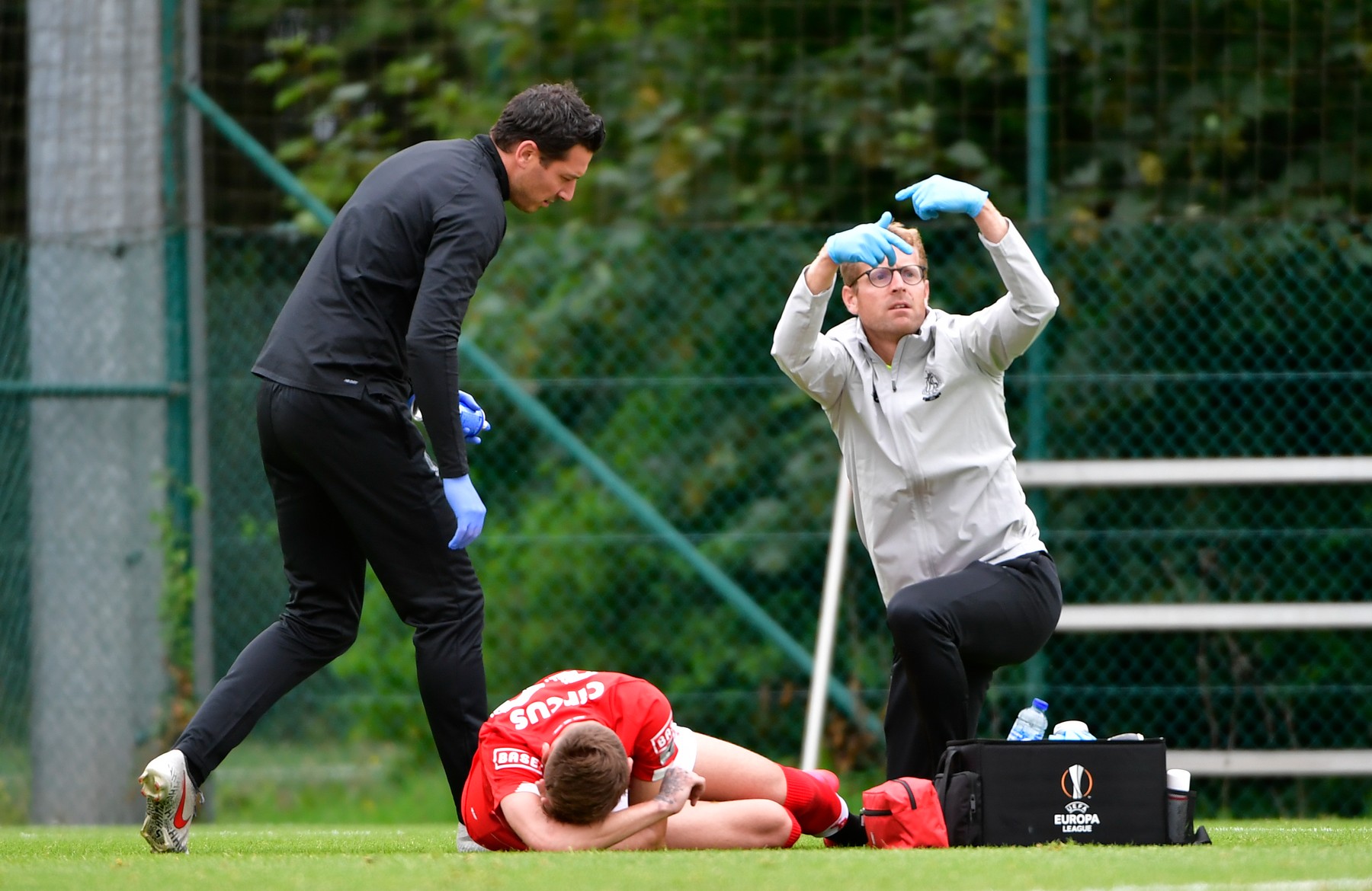 Probleme pentru Denis Drăguș! Fotbalistul român a ieșit accidentat de pe teren la ultimul meci al lui Standard Liege