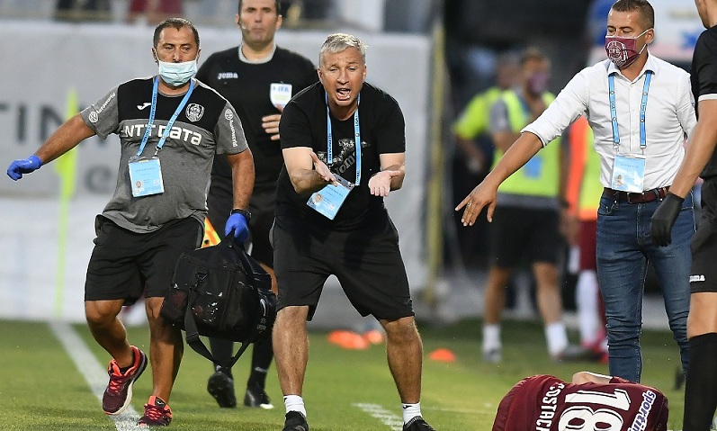 Cum a fost surprins Dan Petrescu în meciul care o poate costa titlul pe CFR Cluj. A acuzat apoi lucruri necurate