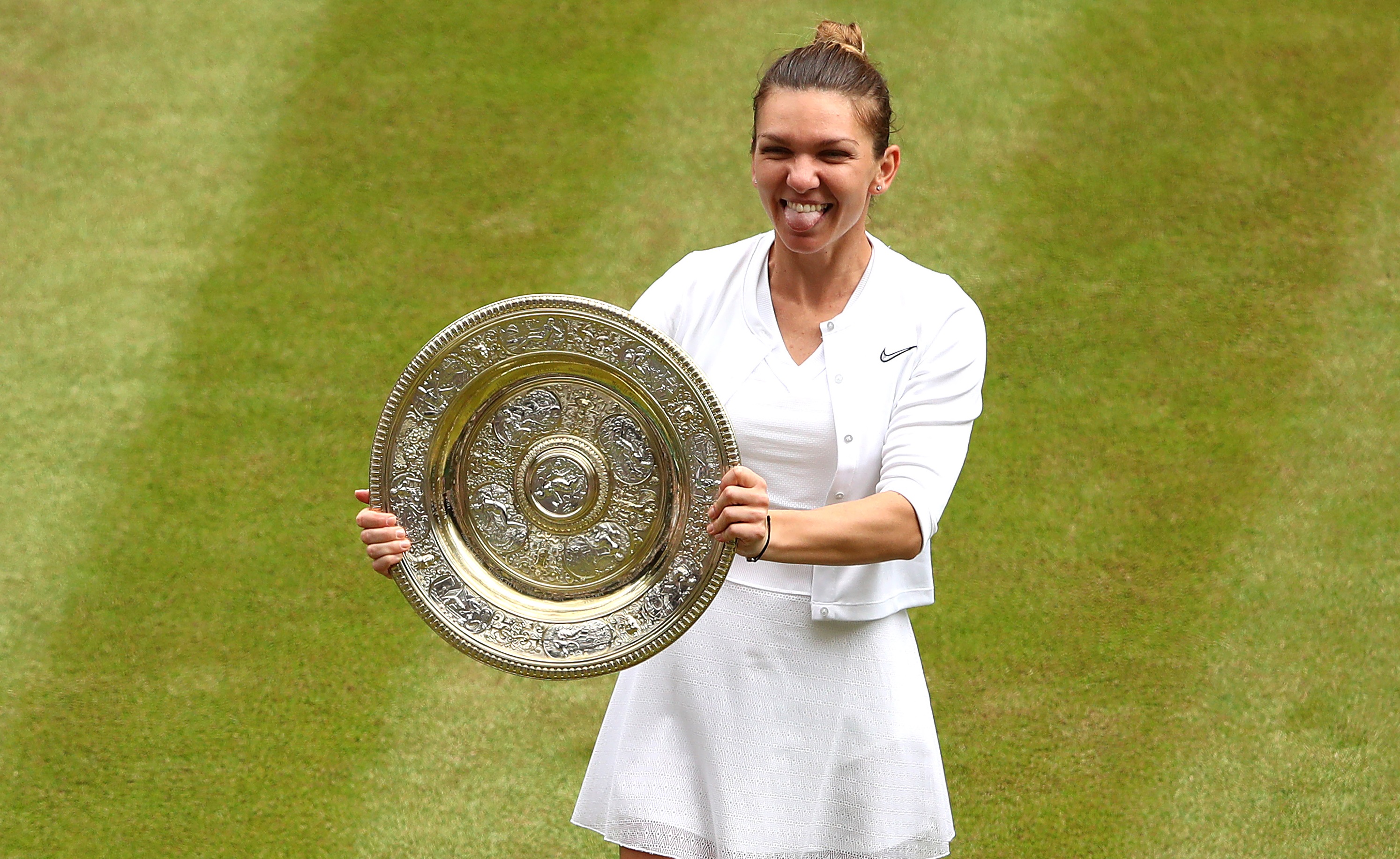 Simona Halep, nostalgică pe Facebook, îmbrăcată în rochia de la Wimbledon: ”Azi ar fi fost finala!”