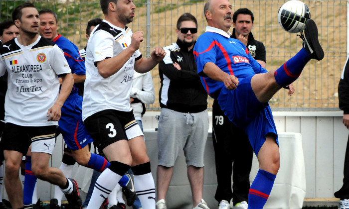 0.FOTBAL:STEAUA 1986-NATIONALA ARTISTILOR 3-3,AMICAL (7.05.2012)