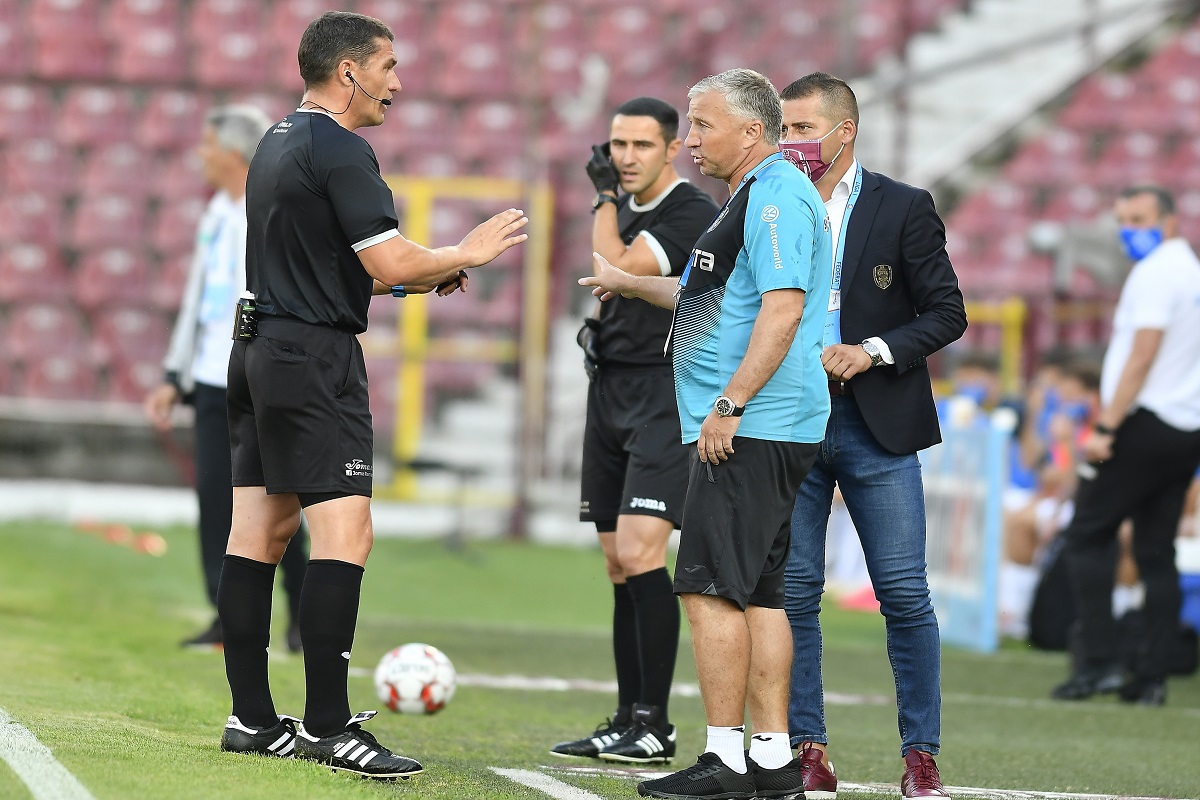 Dan Petrescu pune presiune pe arbitri înainte de meciul cu FCSB: Mi-aș dori o greșeală mare pentru CFR