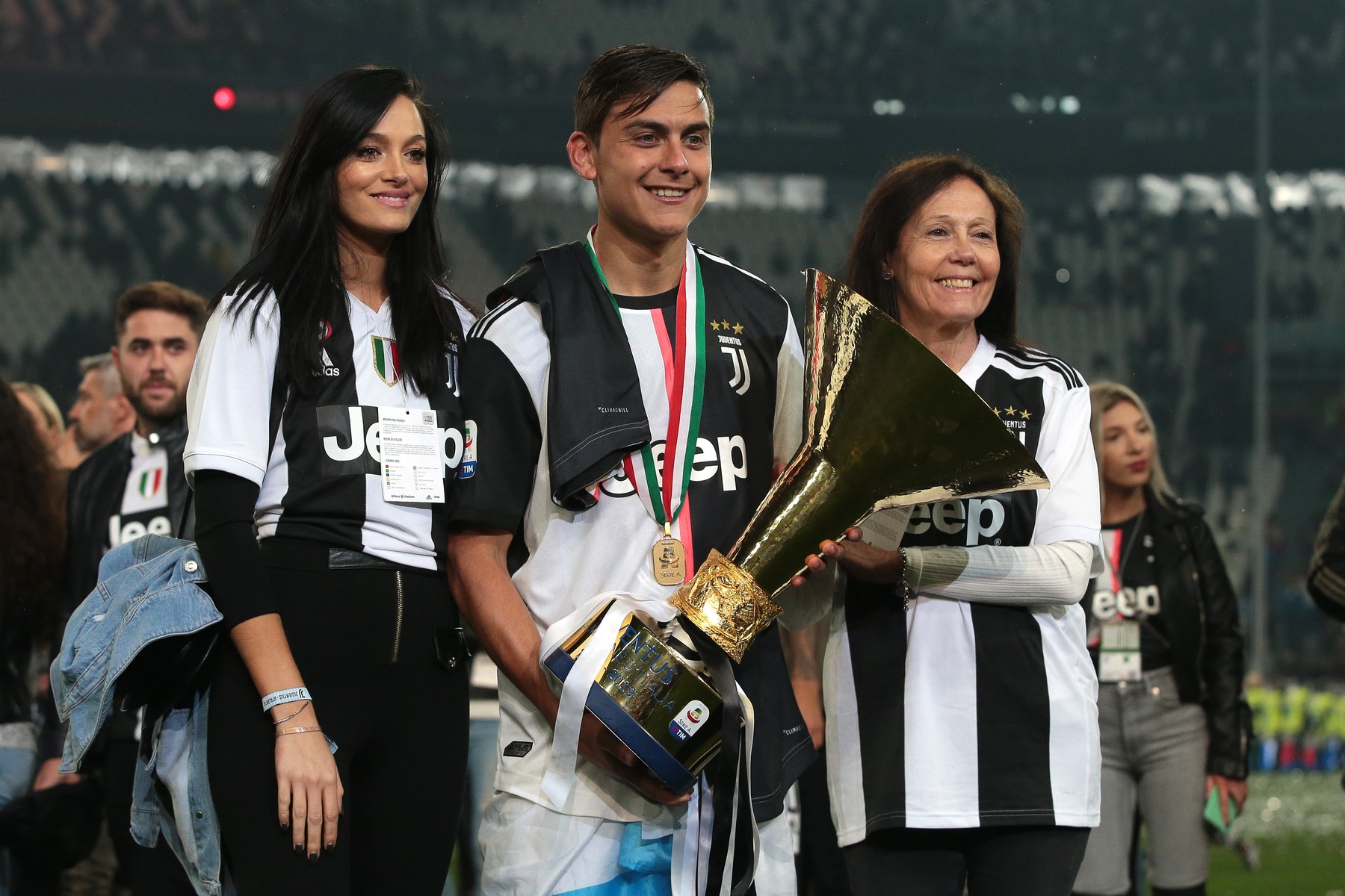 Iubita lui Dybala, contrazisă de un vecin. Ce s-ar fi întâmplat la petrecerea clandestină a jucătorilor de la Juventus