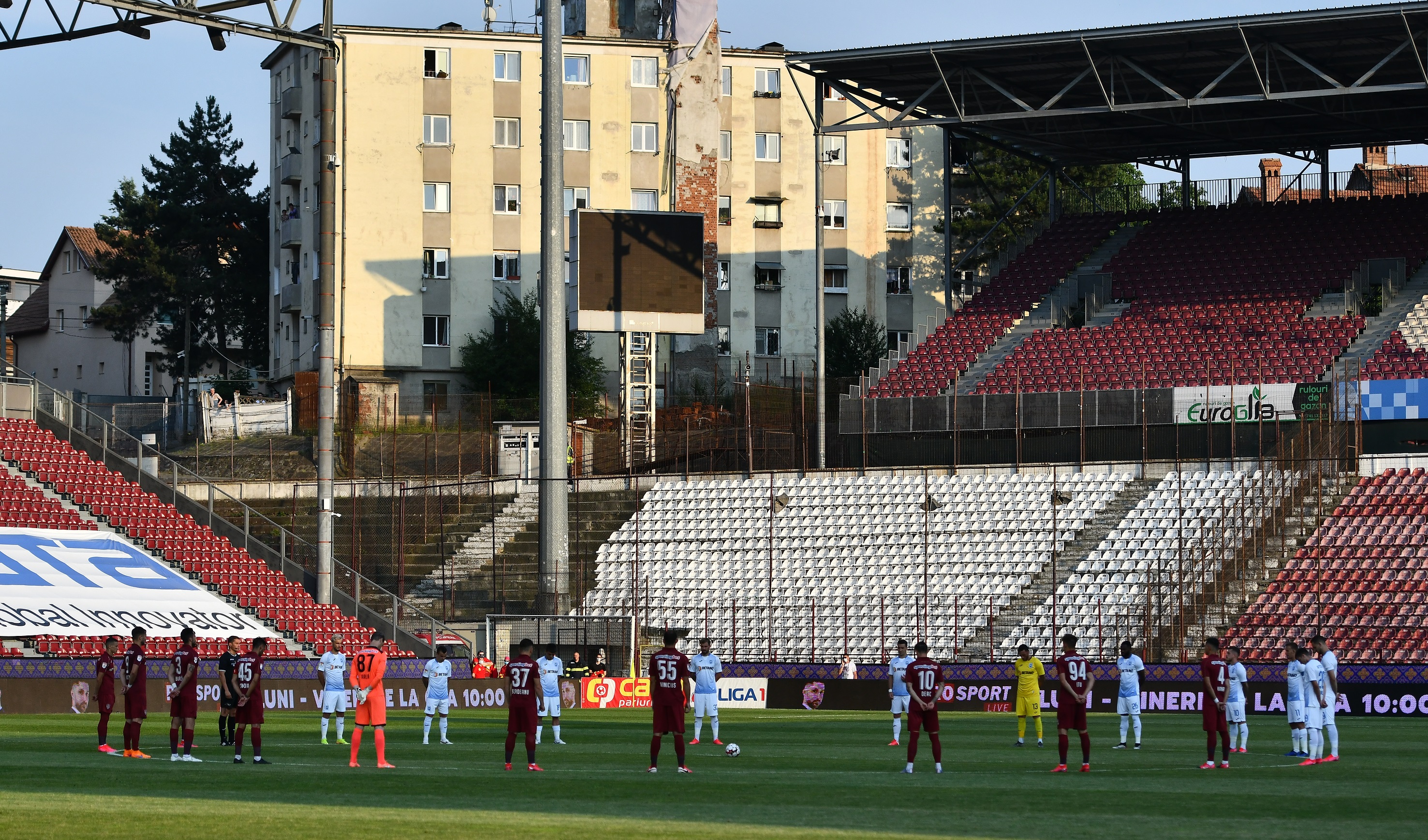 Lupta la titlu, dusă la un alt nivel. CFR Cluj lovește fără milă în Craiova: ”Hiene care mănâncă resturi!”