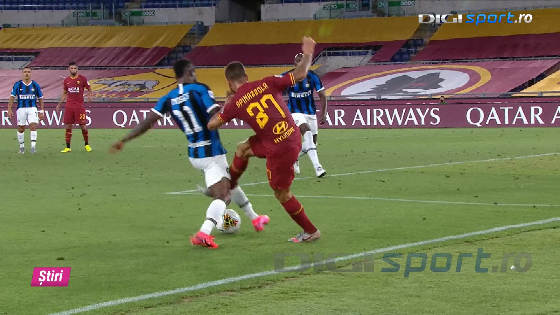 Gafă impardonabilă în Roma - Inter 2-2. Spinazzola a fost aproape să degajeze un adversar și a provocat un penalty