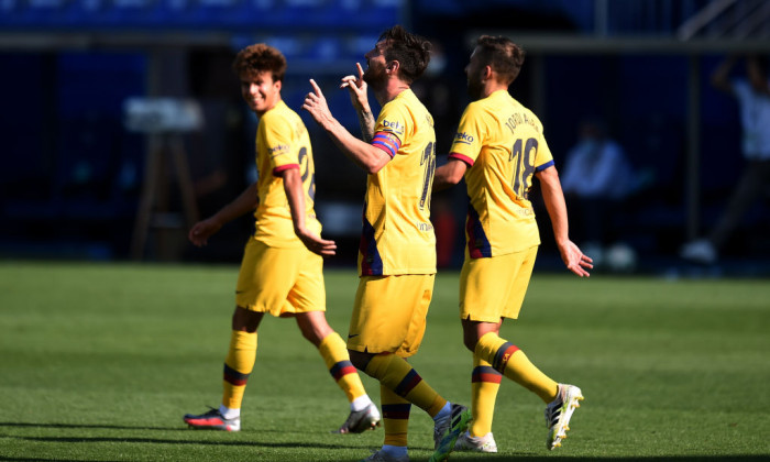 Deportivo Alaves v FC Barcelona - La Liga