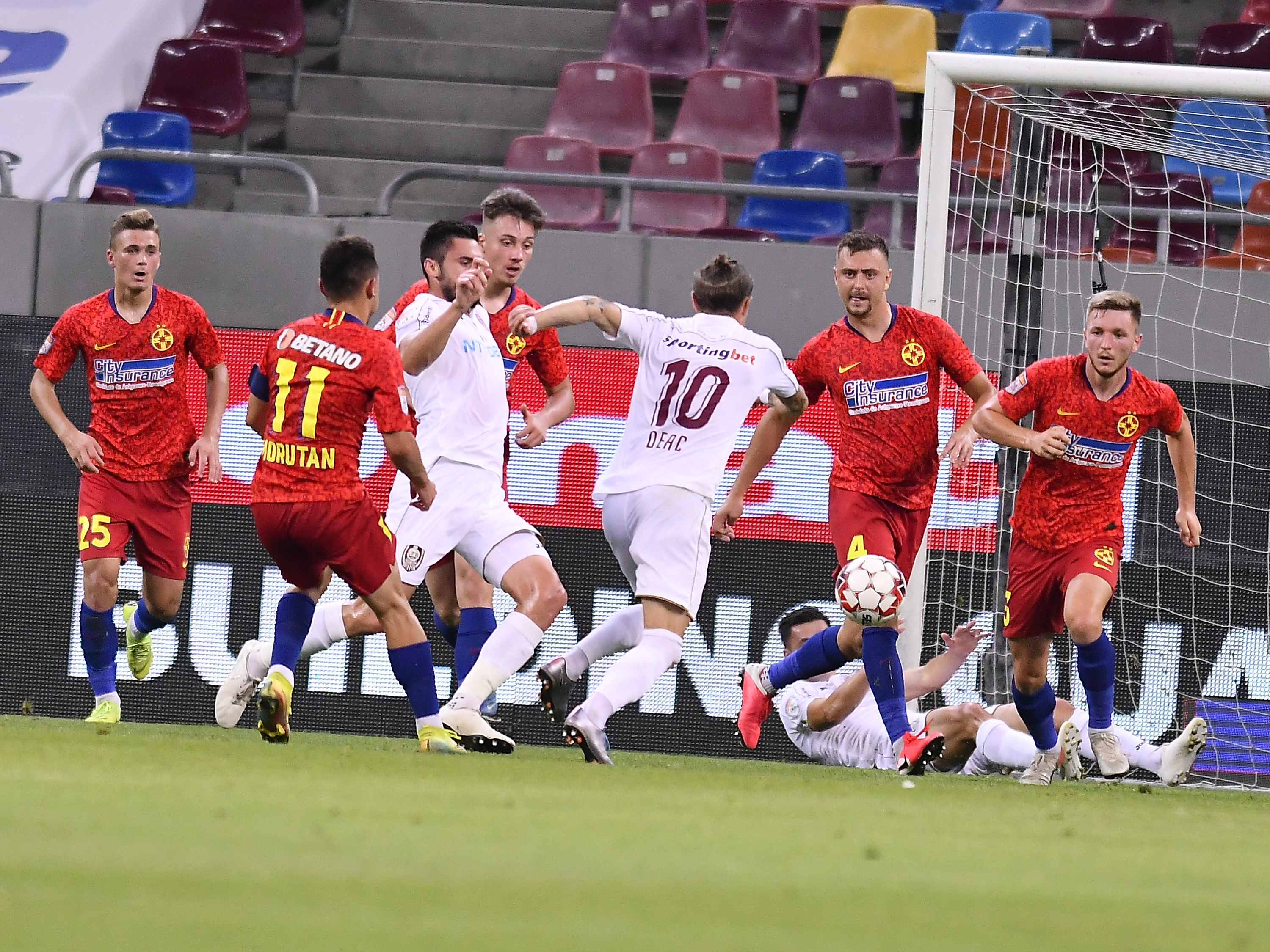 FCSB - CFR Cluj 0-2. Ardelenii câștigă în fața echipei de puști a roș-albaștrilor și luptă pentru titlu în ultima etapă