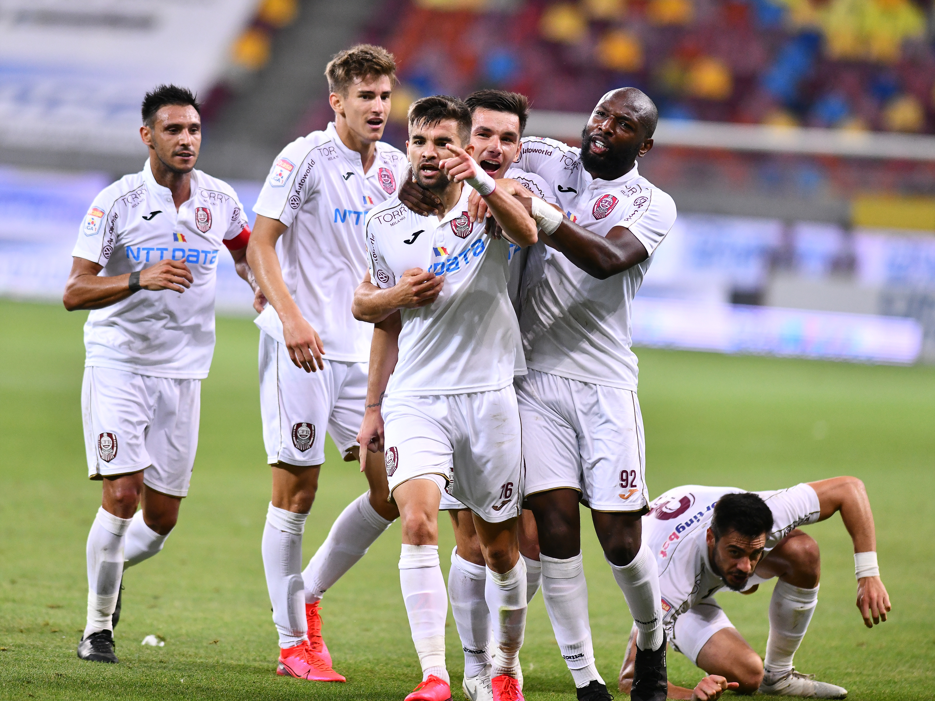 FCSB - CFR Cluj 0-2. Ardelenii câștigă în fața echipei de puști a roș-albaștrilor și luptă pentru titlu în ultima etapă