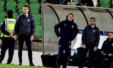 Costel Gâlcă, alături de Dumitru Uzunea, pe banca tehnică a FCSB-ului / Foto: Sport Pictures