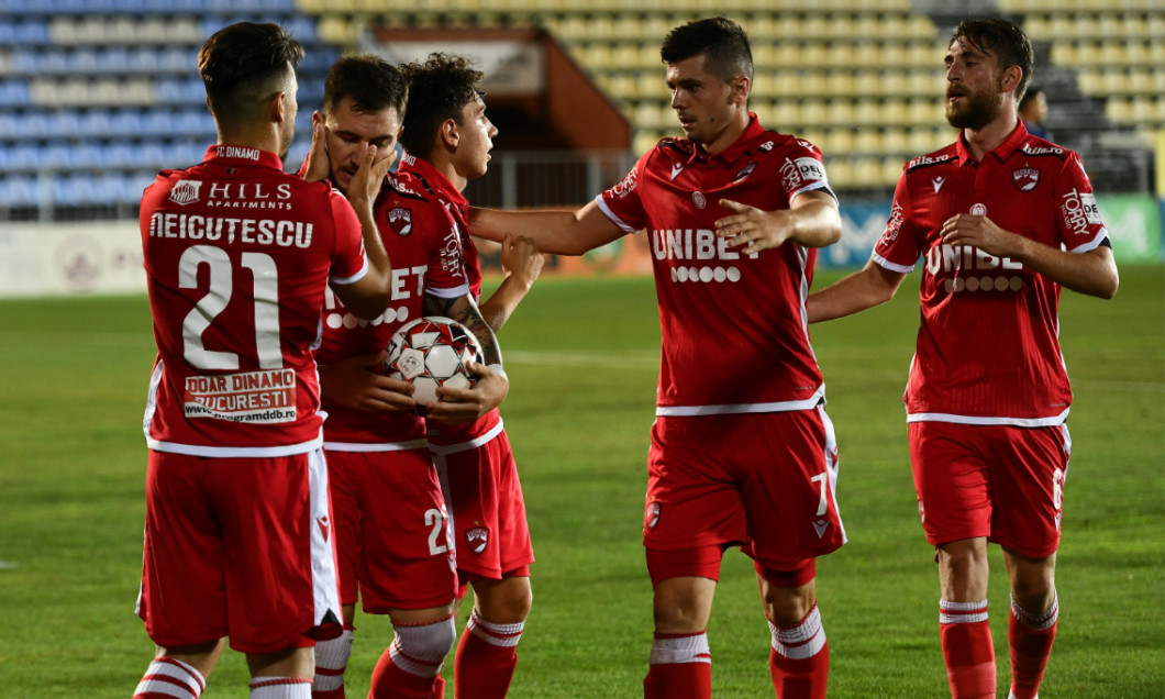 Jucătorii lui Dinamo, în meciul cu Voluntari / Foto: Sport Pictures