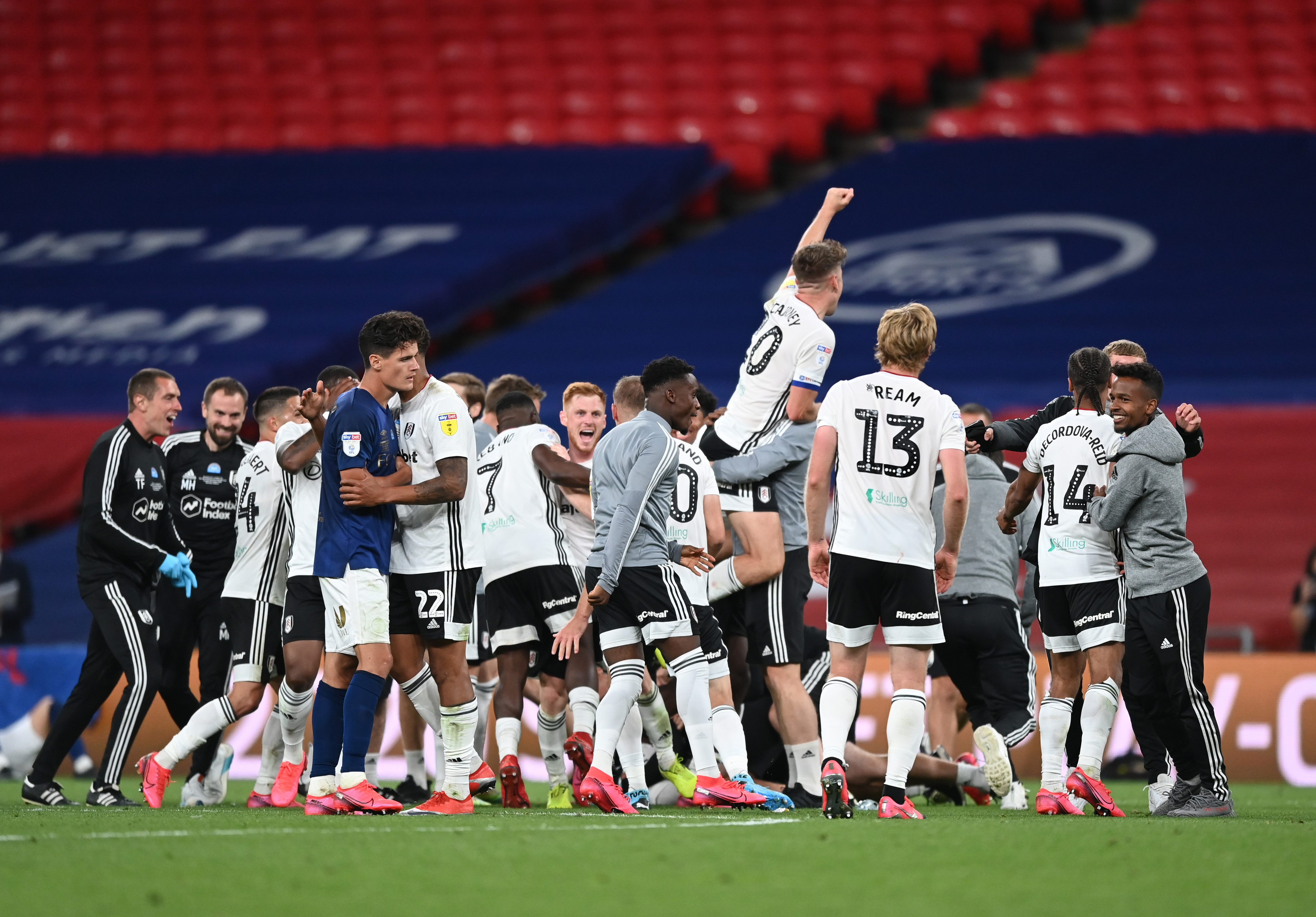 Finala pentru promovarea în Premier League s-a decis după prelungiri! Dramatism total pe Wembley