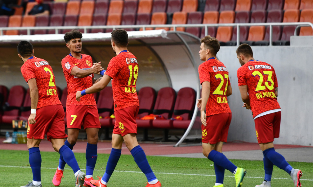 Jucatorii de la FCSB, în meciul cu Dinamo / Foto: Sport Pictures