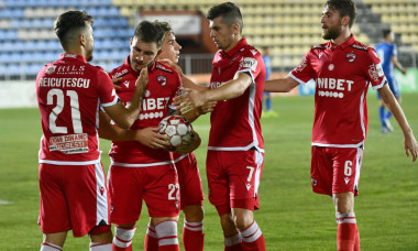 Jucătorii lui Dinamo, în meciul cu FC Voluntari / Foto: Sport Pictures