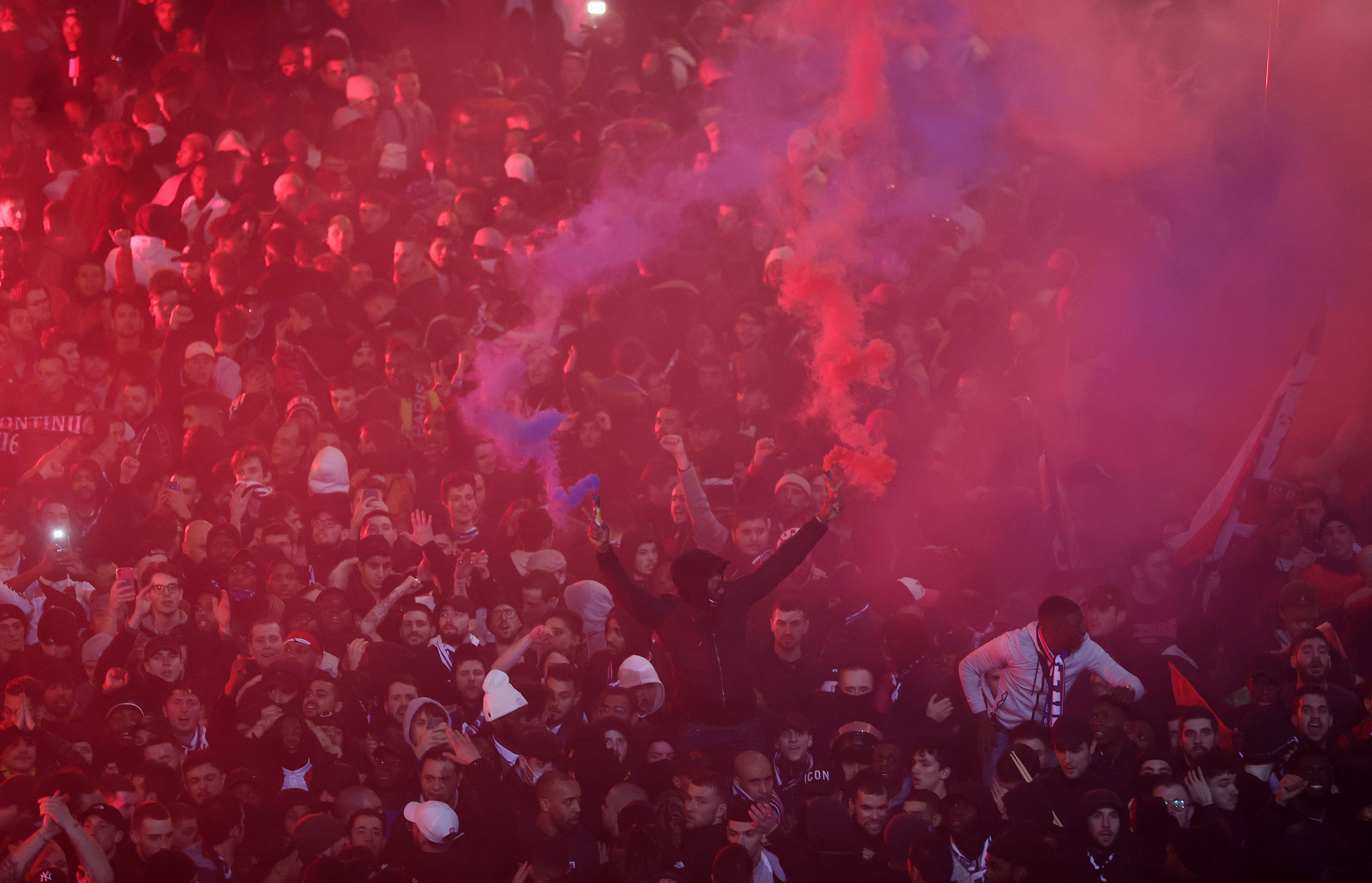 Nebunie pe străzile din Paris. Ce s-a întâmplat după ce PSG s-a calificat dramatic în semifinalele Champions League