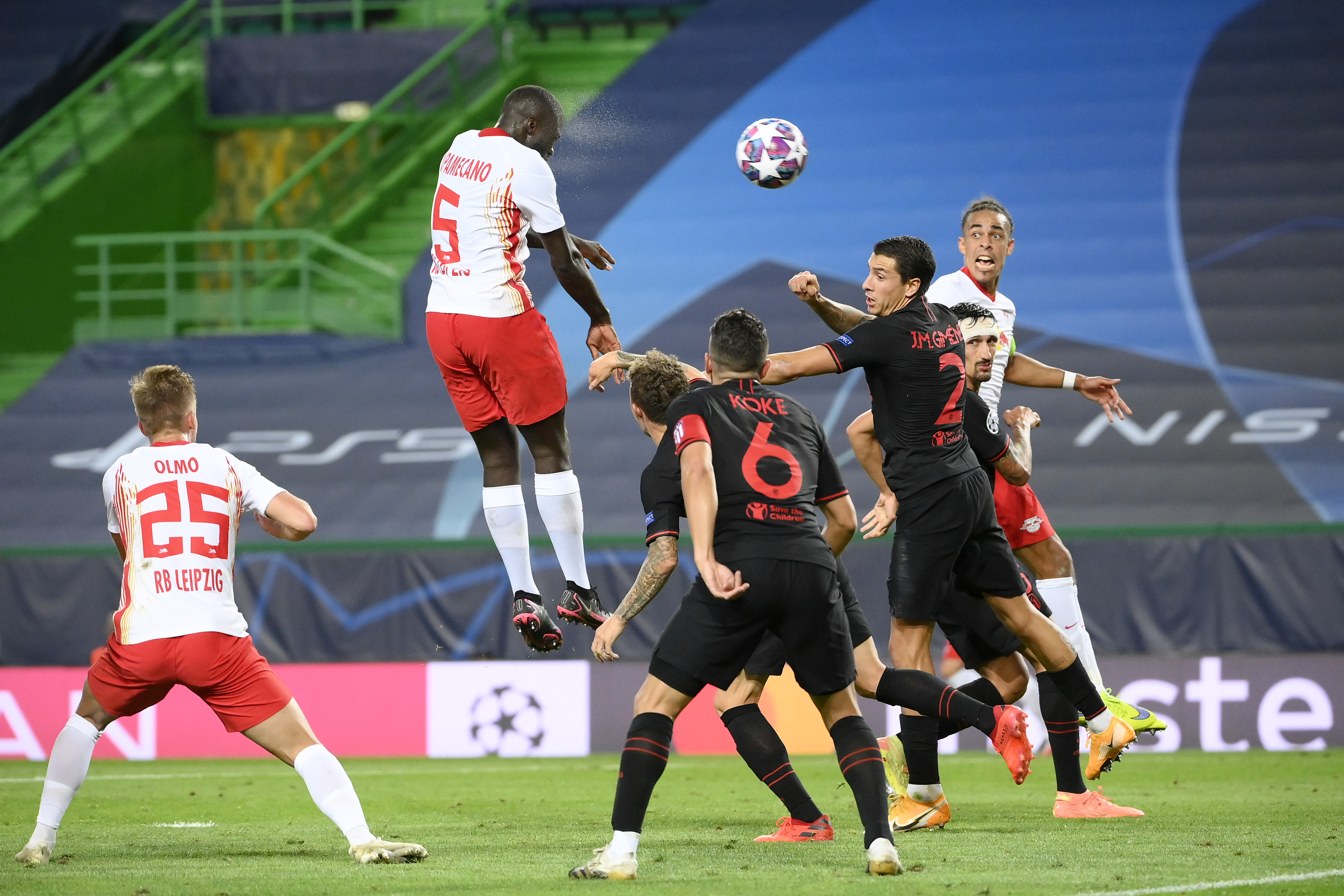 Manchester United a pus ochii pe un semifinalist din UEFA Champions League! Diavolii își betonează defensiva