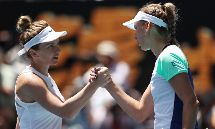 Simona Halep și Elise Mertens, după meciul direct de la Melbourne / Foto: Getty Images