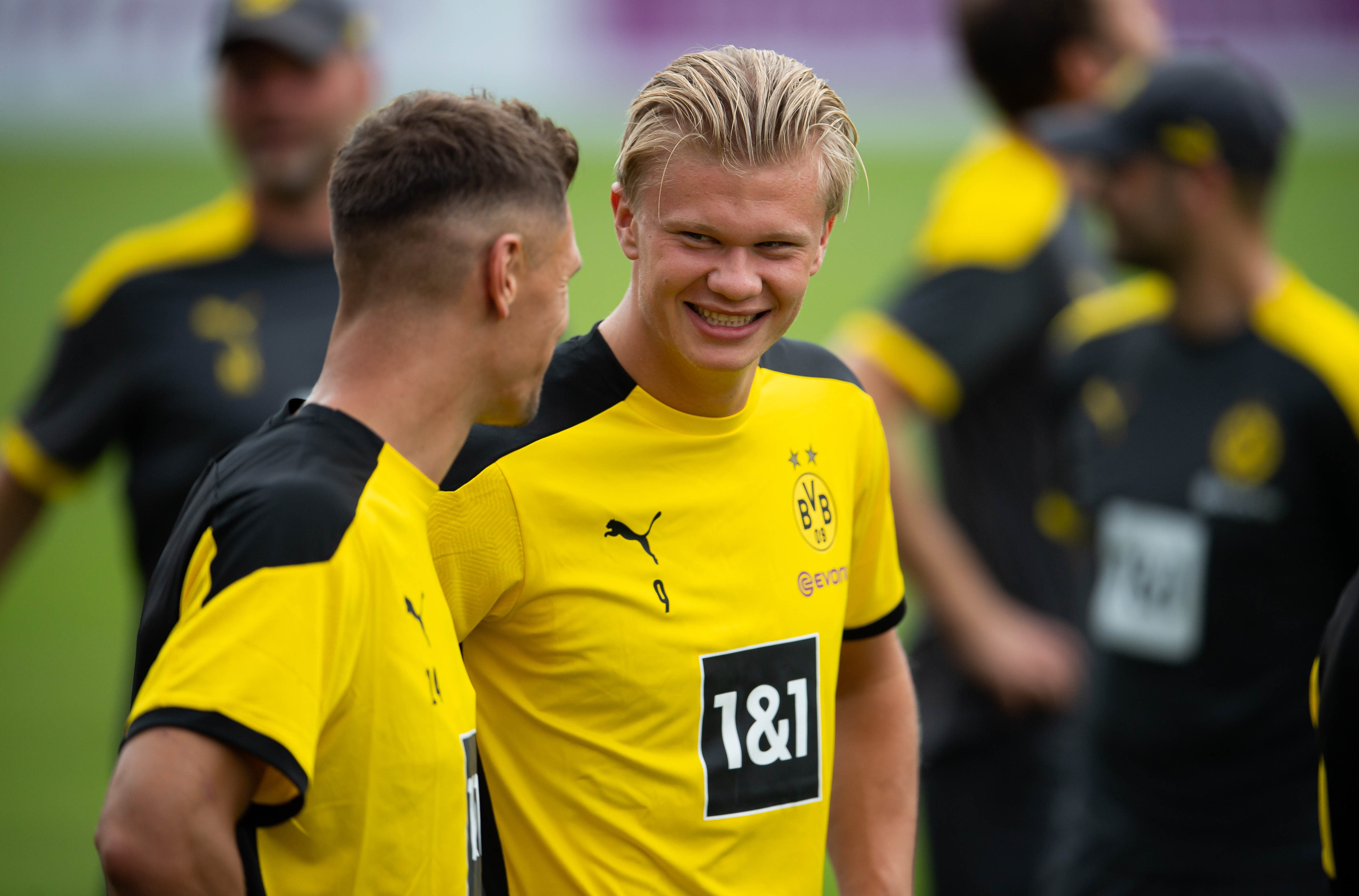 Erling Haaland, din nou în centrul atenției! Atacantul lui Dortmund și-a delectat colegii cu o piesă a lui Bob Marley