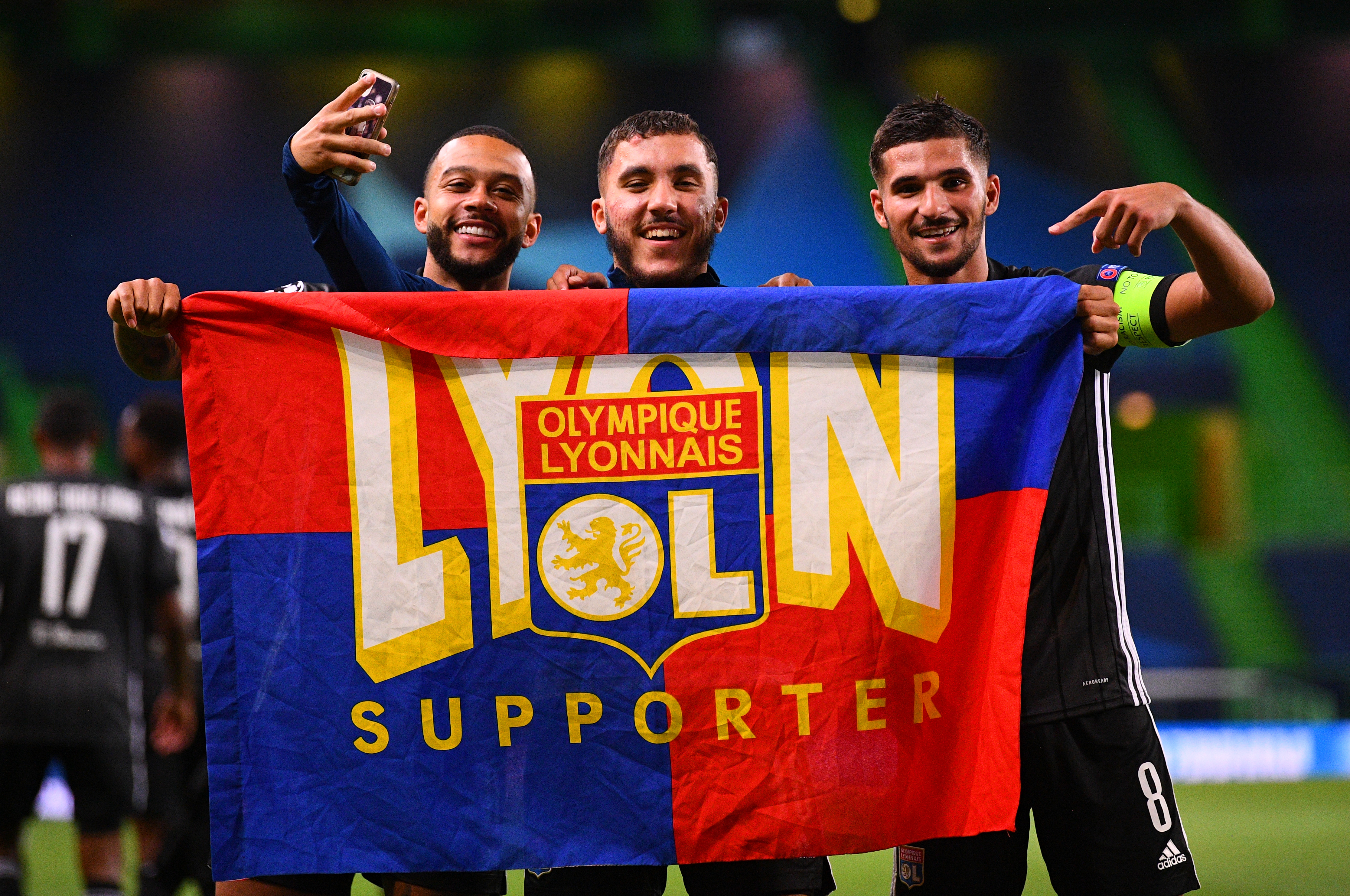 Nebunie pe străzile din Lyon! Suporterii echipei lui Rudi Garcia, noapte albă după calificarea favoriților în semifinale