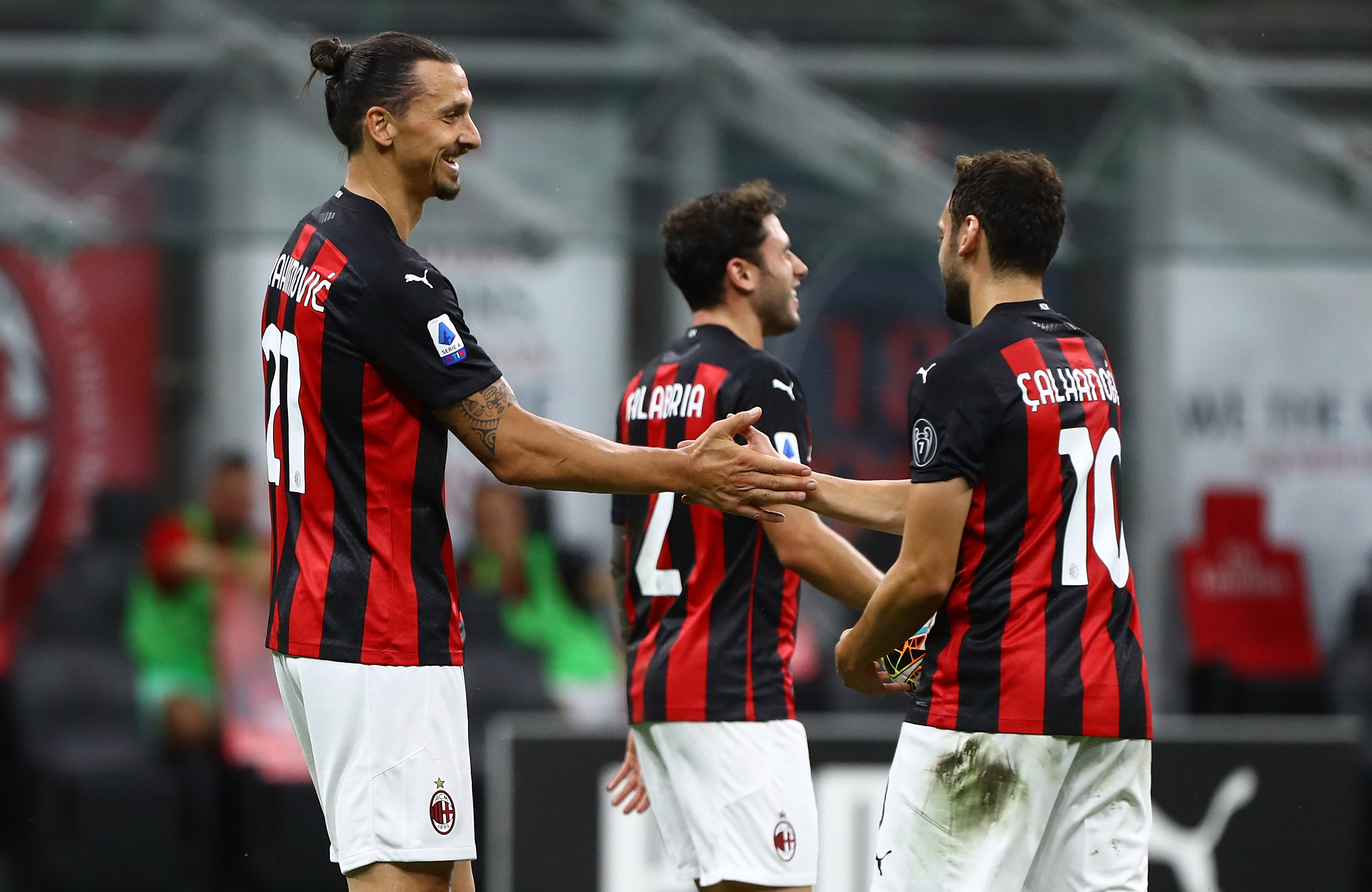 AC Milan a prezentat noul echipamentul de rezervă! Indiciul care arată că Zlatan Ibrahimovic va rămâne pe ”San Siro”