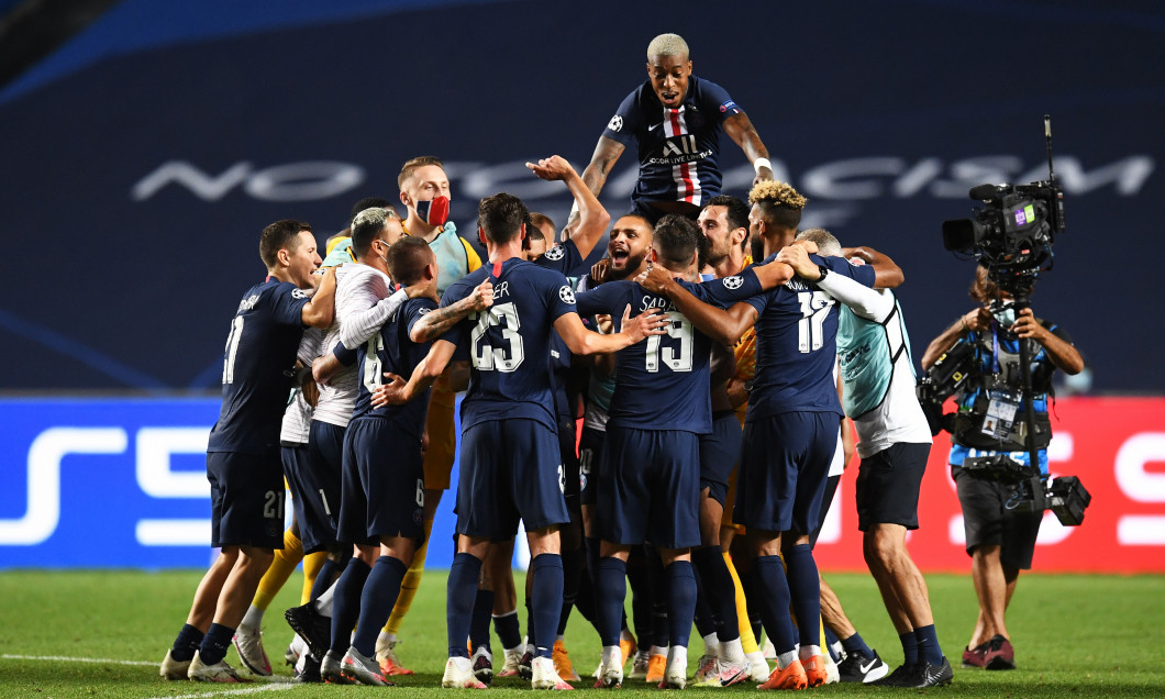 Fotbaliștii lui PSG, după victoria cu Leipzig / Foto: Getty Images