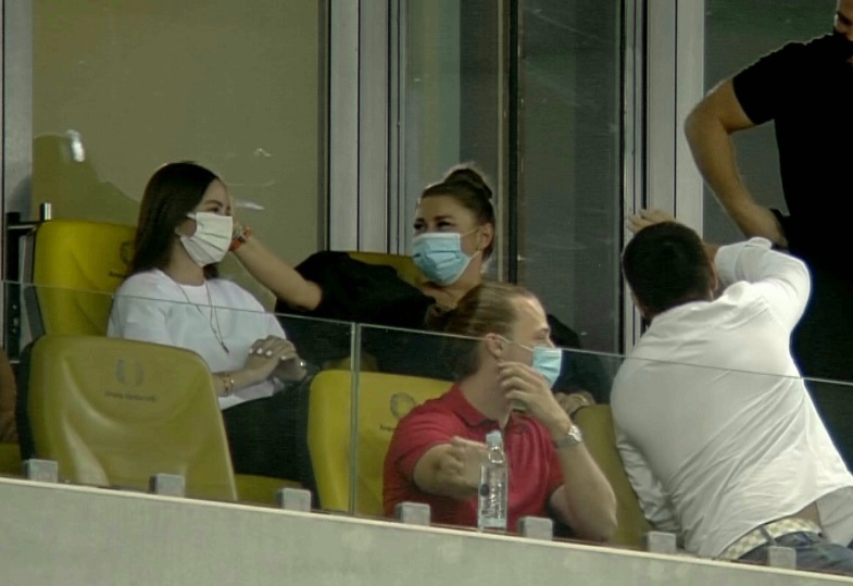 Rebecca și Anamaria Prodan, vedetele mascate de pe Arena Națională. Bucuria originală de la golul Sibiului