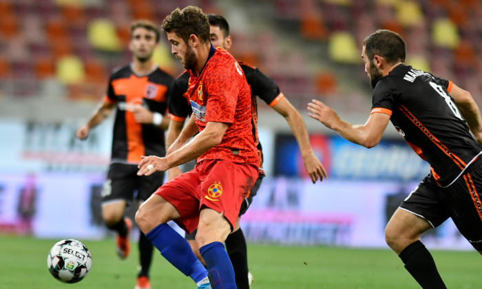 Sergiu Buș, în meciul dintre FCSB și FC Shirak / Foto: Sport Pictures