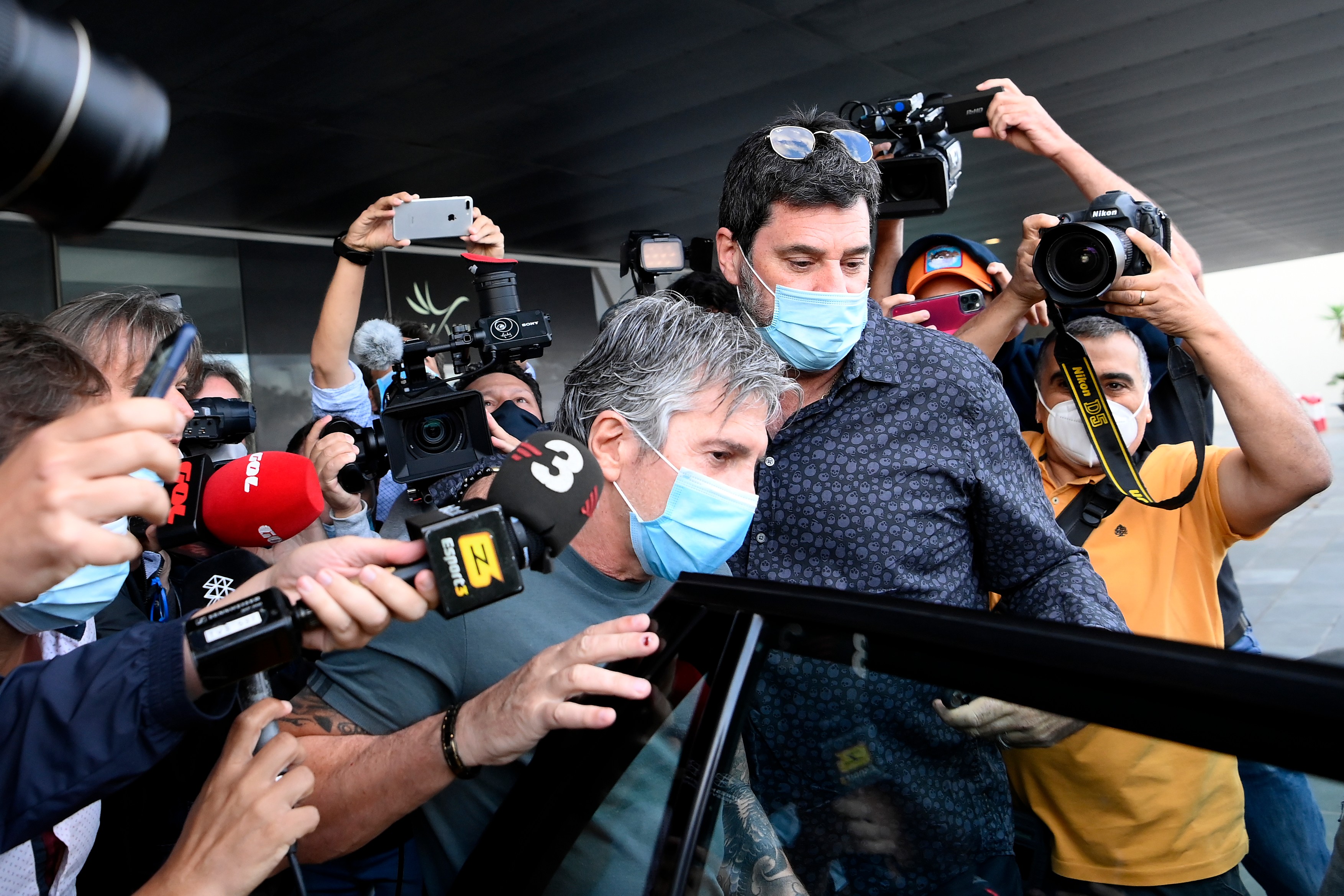 Reacţie rapidă a tatălui lui Messi după ce s-a spus că a fost la consulatul Qatarului. Se împlineşte dorinţa lui Neymar?!
