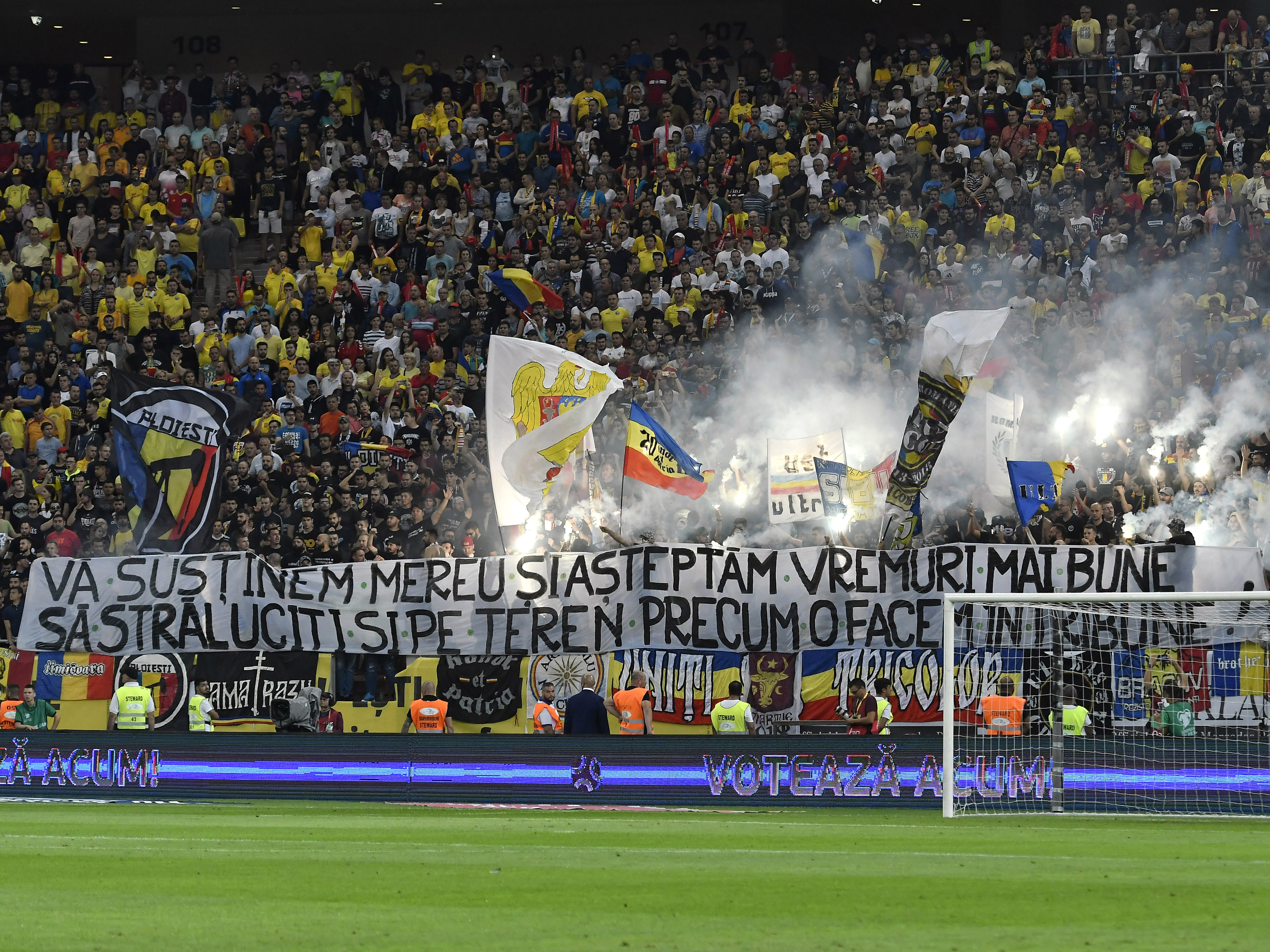 Suporterii naționalei României, show înaintea meciului cu Irlanda de Nord! ”Nicio lege nu poate pune granițe pasiunii”