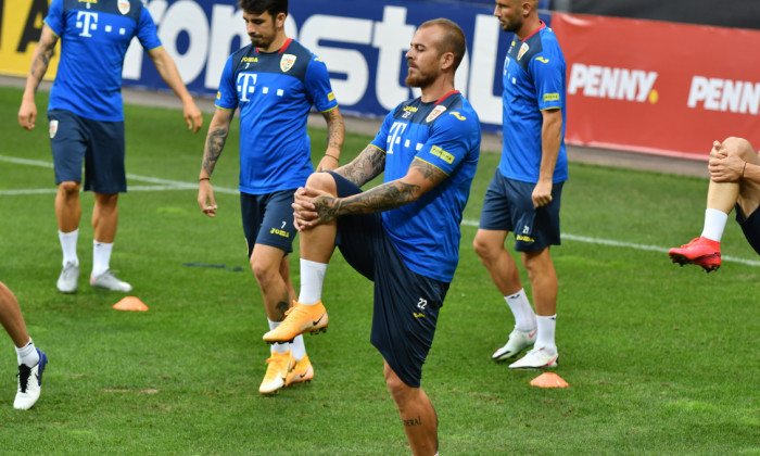 Denis Alibec, la antrenamentul oficial dinaintea meciului cu Irlanda de Nord / Foto: Sport Pictures