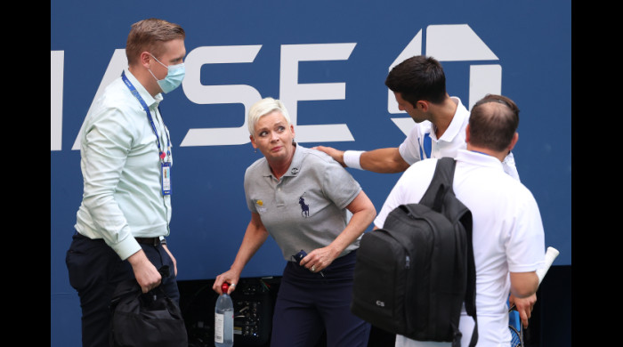Momentele de după lovitura cu mingea aplicată de Novak Djokovic/ foto: Getty Images