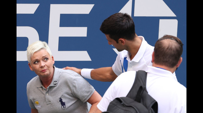Momentele de după lovitura cu mingea aplicată de Novak Djokovic / Foto: Getty Images