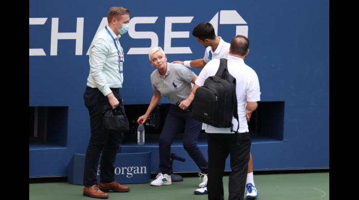 Momentele de după lovitura cu mingea aplicată de Novak Djokovic/ foto: Getty Images