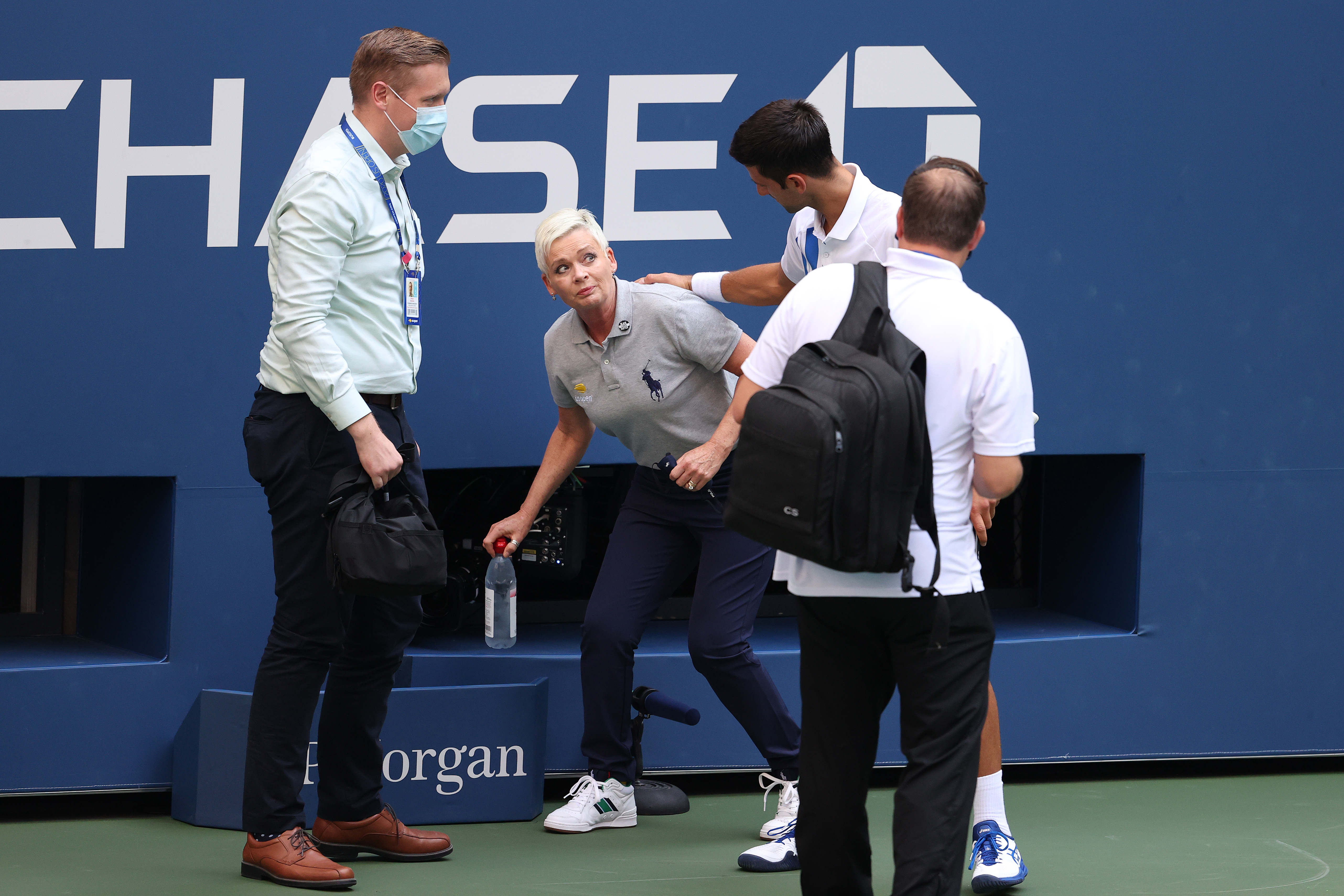 I-au luat tot! Ce amendă a primit Novak Djokovic după ce a fost descalificat de la US Open şi câte puncte pierde