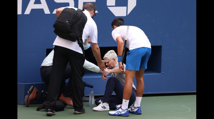 Momentele de după lovitura cu mingea aplicată de Novak Djokovic/ foto: Getty Images