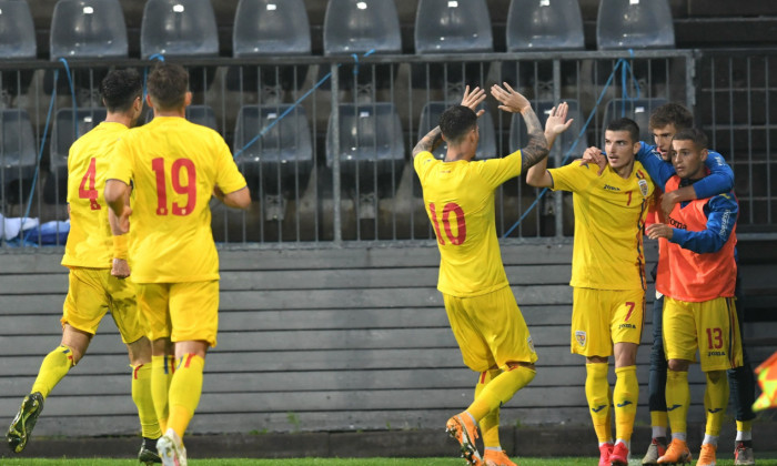 Fotbaliștii naționalei de tineret a României, în timpul meciului cu Finlanda / Foto: Sport Pictures