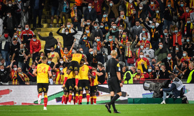 Fotbaliștii lui Lens, după golul marcat în meciul cu PSG / Foto: Profimedia