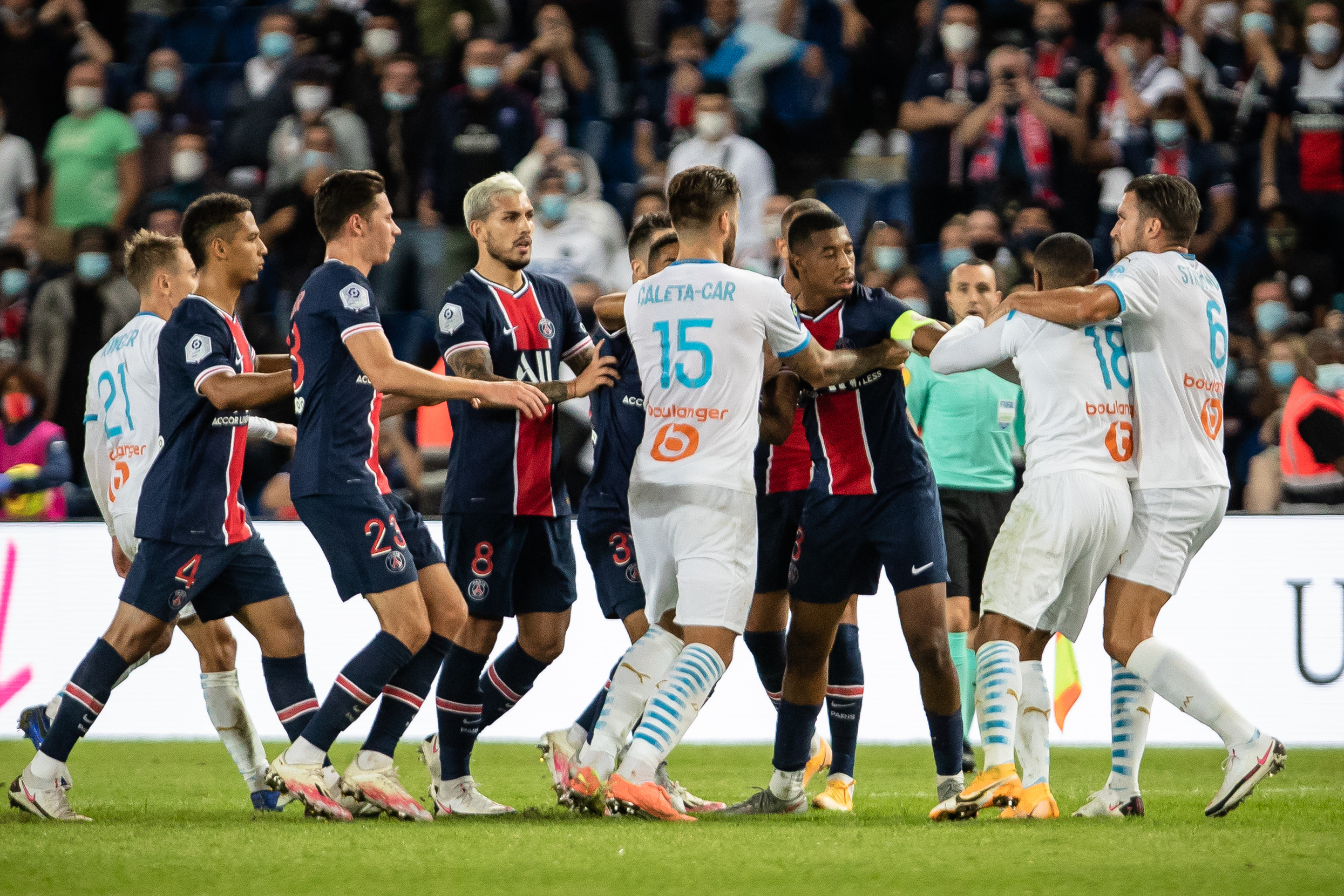 PSG - Marseille 0-1. Acuzații de rasism, pumni, picioare și cinci eliminări. Golul lui Thauvin, decisiv