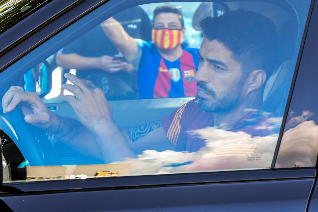 Tensiune maximă între Luis Suarez şi Barcelona! Unde vor catalanii să îl trimită şi ce riscă vârful dacă nu acceptă