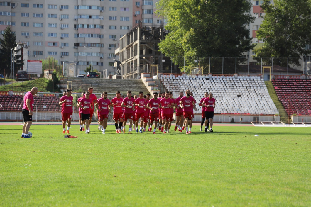 Dinamo in roz 9 - Copy