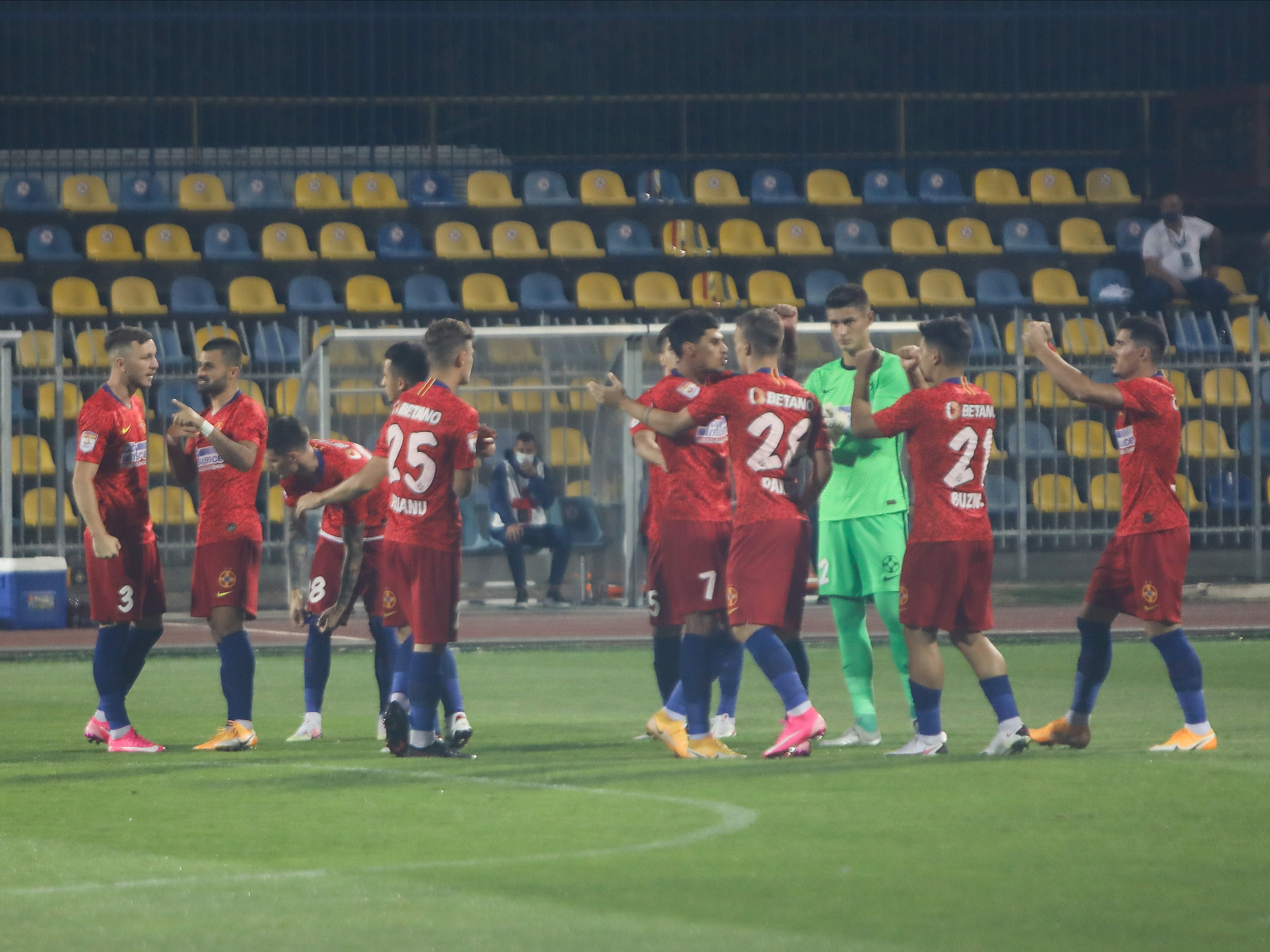 Baby FCSB: Mihai Pintilii bagă copiii cu FC Argeş. Cum ar putea arăta echipa roş-albaştrilor