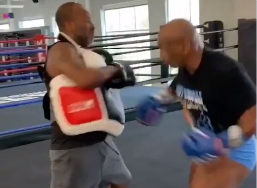 Mike Tyson, aproape să-i zboare capul antrenorului său. Cel mai rău om al planetei revine în ring pe 28 noiembrie