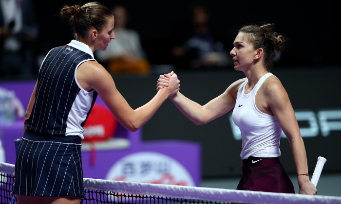 Simona Halep și Karolina Pliskova, la finalul meciului direct de la Turneul Campioanelor / Foto: Getty Images