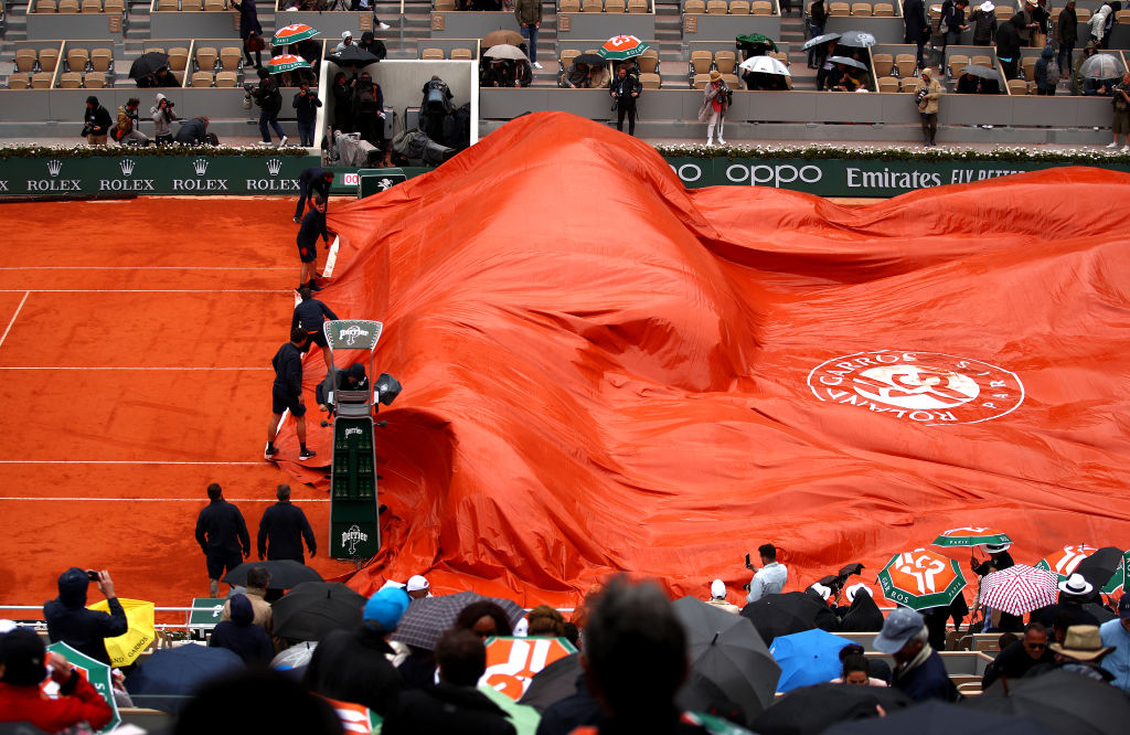 Un nou caz de Covid-19 la Roland Garros. Jucătoarea a fost exclusă. Ce spune Simona Halep şi ce urmează pentru ea