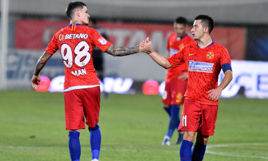 Dennis Man și Olimpiu Moruțan, în meciul FCSB - FC Argeș / Foto: Sport Pictures