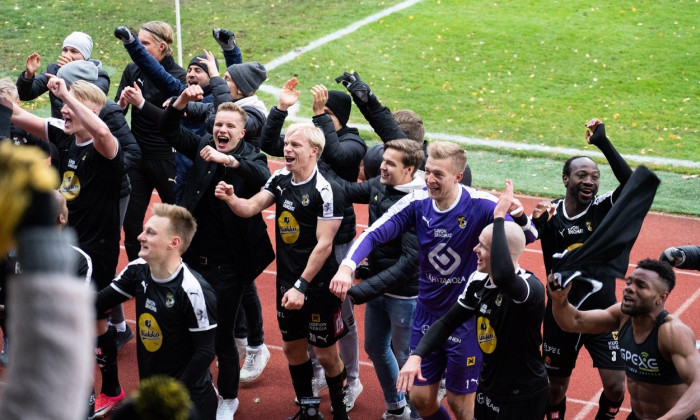 Wiklf Holding Arena, Mariehamn, land, Finland, October 27 2018.The crunch final game of the Finnish football season. IFK Mariehamn needed a win to guarantee top flight football. Kuopio needed a win to secure third place and Europa League football next sea