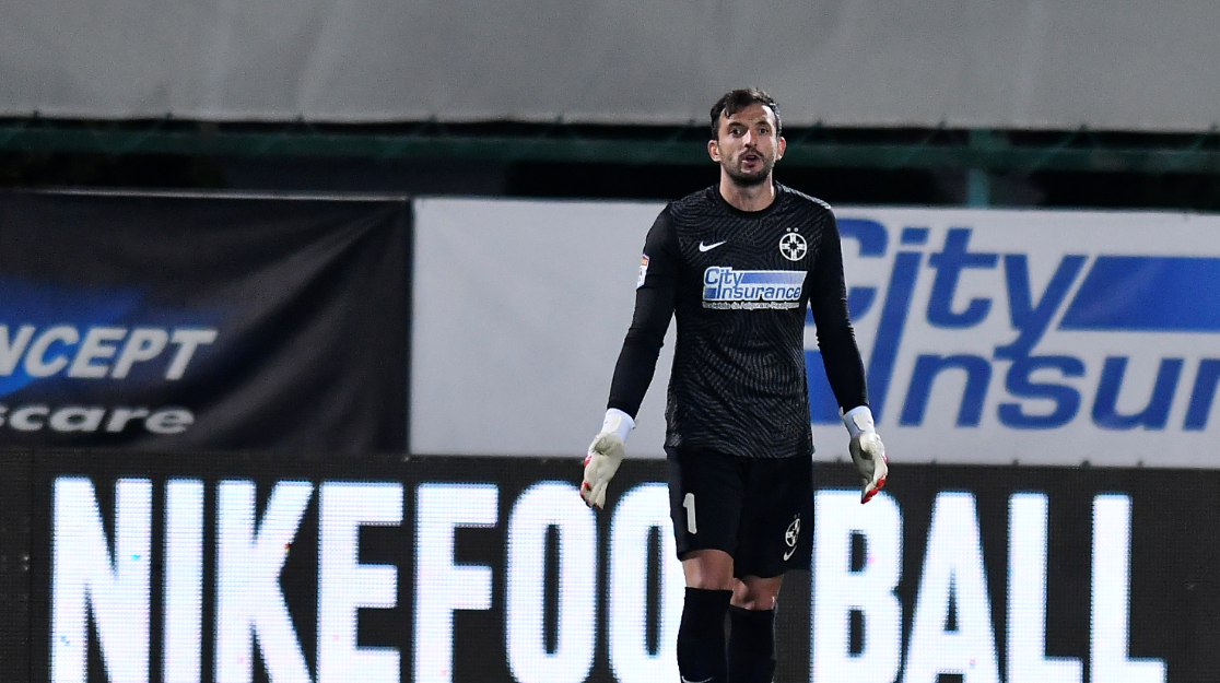 FCSB - Slovan Liberec 0-0, ACUM! Ștefan Cană, eliminat. Pauză la Giurgiu! Cătălin Straton, omul primei reprize