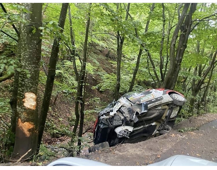 Accident grav în Transilvania Rally! Piloții au ajuns la spital