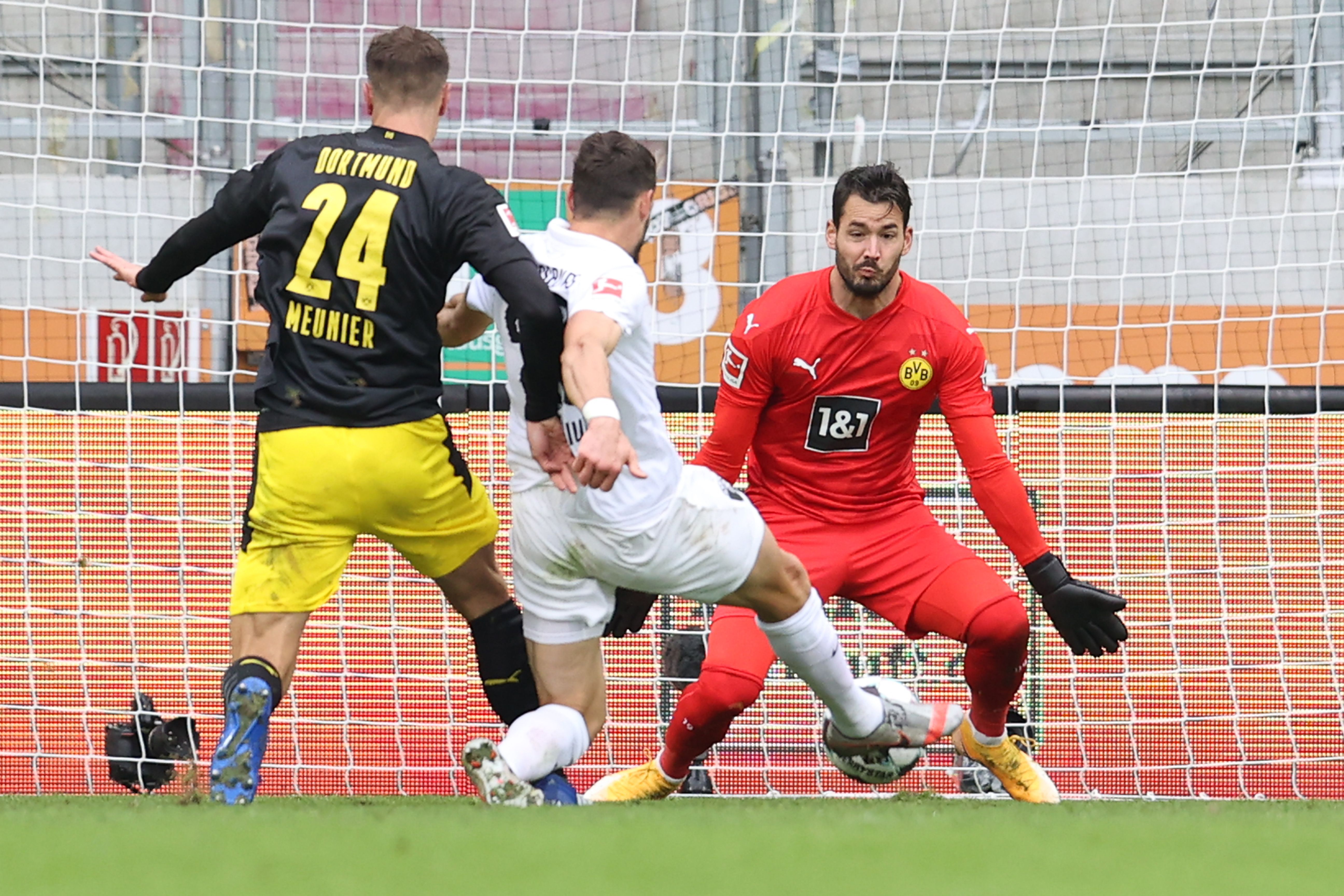 Augsburg - Borussia Dortmund 2-0. Prima surpriză a noului sezon din Bundesliga. Oaspeții au avut posesie 80 la sută